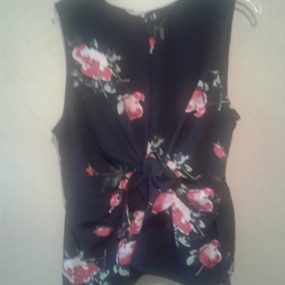 Women's Blouse - Picture 3 of 5